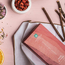 Lade das Bild in den Galerie-Viewer, Box Natale Tisane e Mug Rossa - Dhyāna Natural Leaf Tea