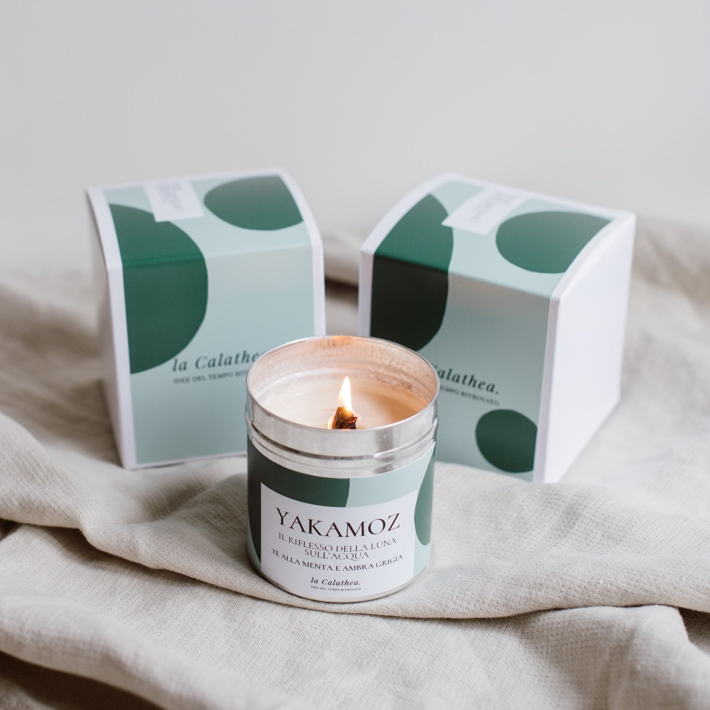 Candela In Cera Di Soia Vintage 255g: Profumo Tè Verde, Menta, Lavanda, Cipresso - Vaso Nero Marcel